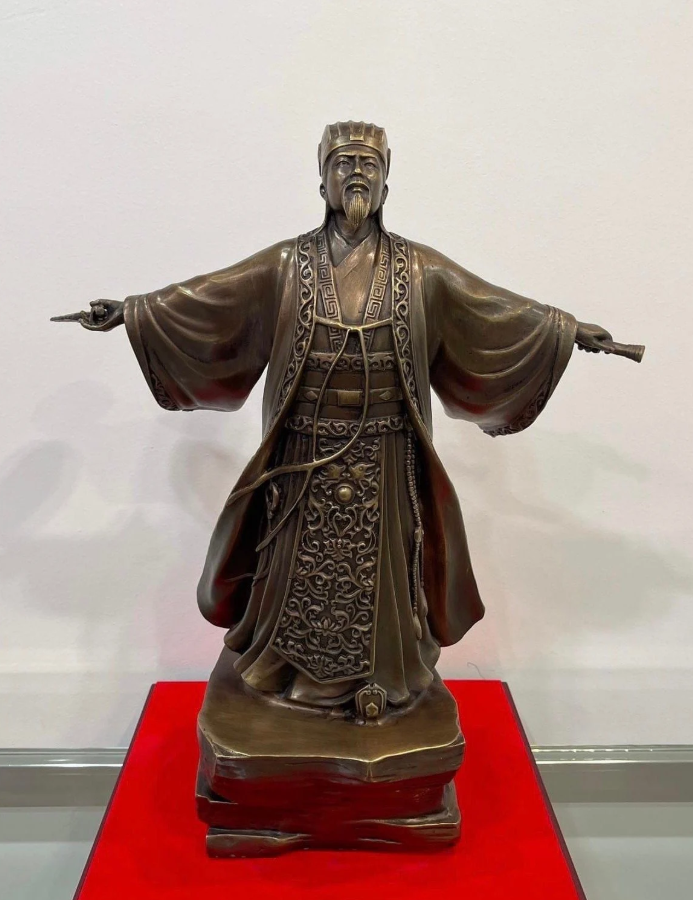 tượng Gia Cát Lượng bằng đồng.png